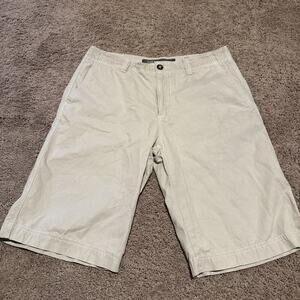 BKE Athletic Fit shorts Men’s size Waist 33 with 24 outseam Khaki chino Pockets